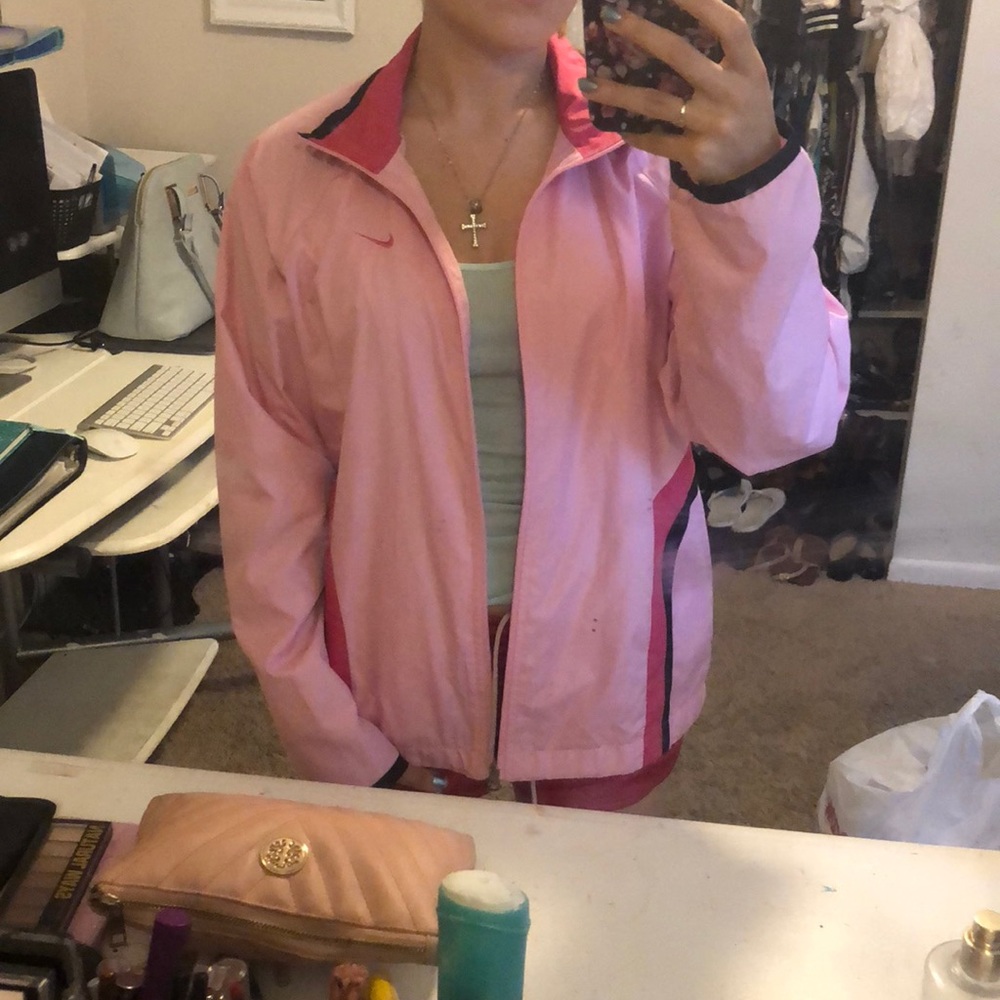 MAKE OFFER Nike Pink WindBreaker 😍😍